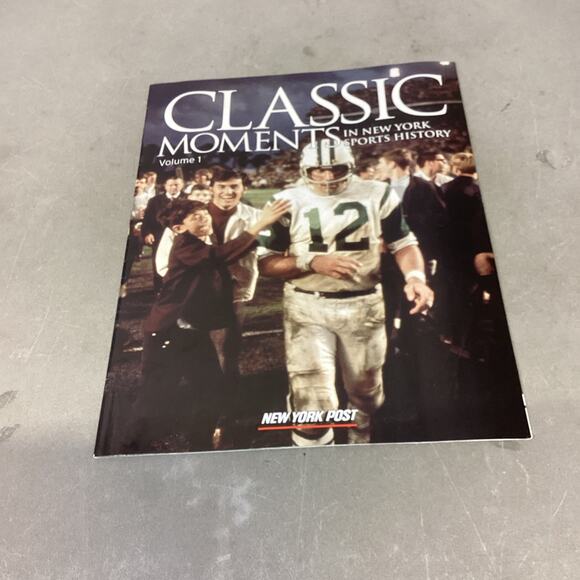 Lot Of 6 Sports Catalogs/Magazines - Bulls, Cubs, Boxing, Hockey, Football - Picture 14 of 15